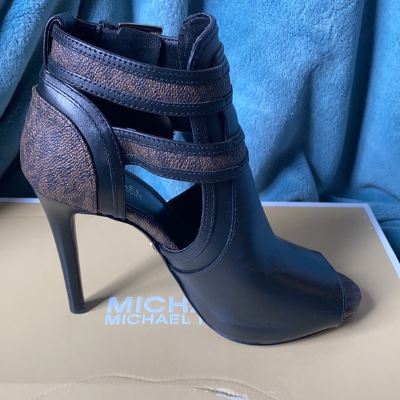 COPY - Micheal Kors Blaze Open Toe Bootie - Picture 3 of 8